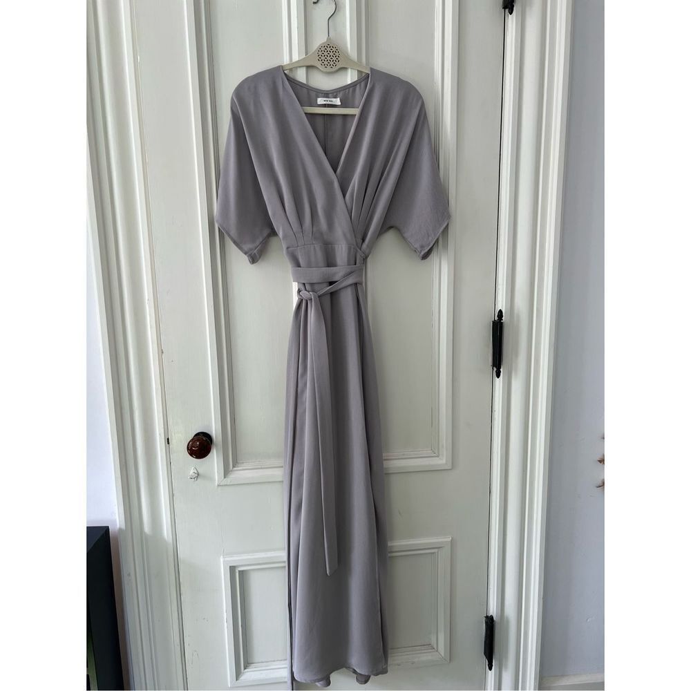 Mod Ref light gray wrap maxi dress w/ deep v-neck and short sleeves M